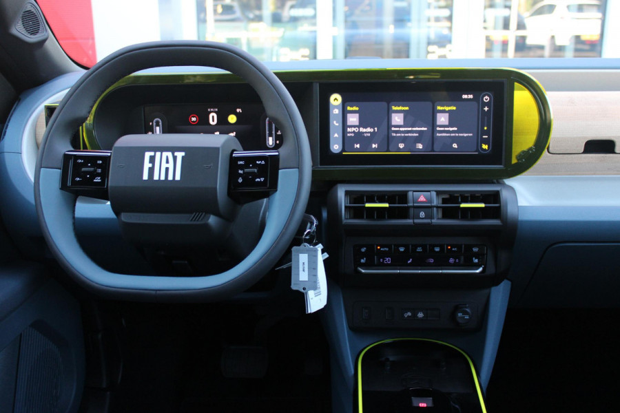 Fiat Grande Panda 1.2 110PK Hybrid LA PRIMA | WINTERPACK: STOEL/STUUR/VOORRUIT VERWARMING | DRAADLOZE APPLE CARPLAY/ANDROID AUTO | NAVIGATIE | ACHTERUITRIJCAMERA | PARKEERSENSOREN VOOR + ACHTER | DRAADLOZE TELEFOONLADER | LED KOPLAMPEN | CLIMATE CONTROL | 17" LICHTMETALEN VELGEN | PRIVACY GLASS | ACHTERSPOILER | CRUISE CONTROL |