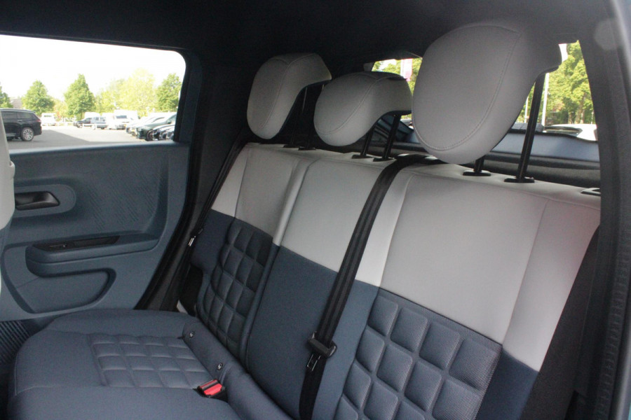 Fiat Grande Panda 1.2 110PK Hybrid LA PRIMA | WINTERPACK: STOEL/STUUR/VOORRUIT VERWARMING | DRAADLOZE APPLE CARPLAY/ANDROID AUTO | NAVIGATIE | ACHTERUITRIJCAMERA | PARKEERSENSOREN VOOR + ACHTER | DRAADLOZE TELEFOONLADER | LED KOPLAMPEN | CLIMATE CONTROL | 17" LICHTMETALEN VELGEN | PRIVACY GLASS | ACHTERSPOILER | CRUISE CONTROL |