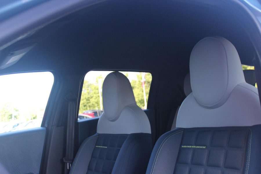 Fiat Grande Panda 1.2 110PK Hybrid LA PRIMA | WINTERPACK: STOEL/STUUR/VOORRUIT VERWARMING | DRAADLOZE APPLE CARPLAY/ANDROID AUTO | NAVIGATIE | ACHTERUITRIJCAMERA | PARKEERSENSOREN VOOR + ACHTER | DRAADLOZE TELEFOONLADER | LED KOPLAMPEN | CLIMATE CONTROL | 17" LICHTMETALEN VELGEN | PRIVACY GLASS | ACHTERSPOILER | CRUISE CONTROL |