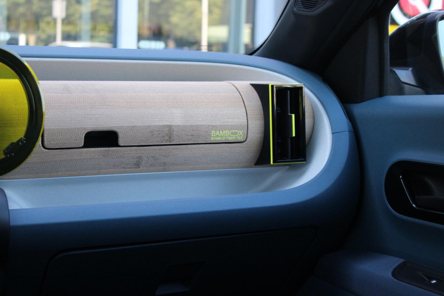 Fiat Grande Panda 1.2 110PK Hybrid LA PRIMA | WINTERPACK: STOEL/STUUR/VOORRUIT VERWARMING | DRAADLOZE APPLE CARPLAY/ANDROID AUTO | NAVIGATIE | ACHTERUITRIJCAMERA | PARKEERSENSOREN VOOR + ACHTER | DRAADLOZE TELEFOONLADER | LED KOPLAMPEN | CLIMATE CONTROL | 17" LICHTMETALEN VELGEN | PRIVACY GLASS | ACHTERSPOILER | CRUISE CONTROL |