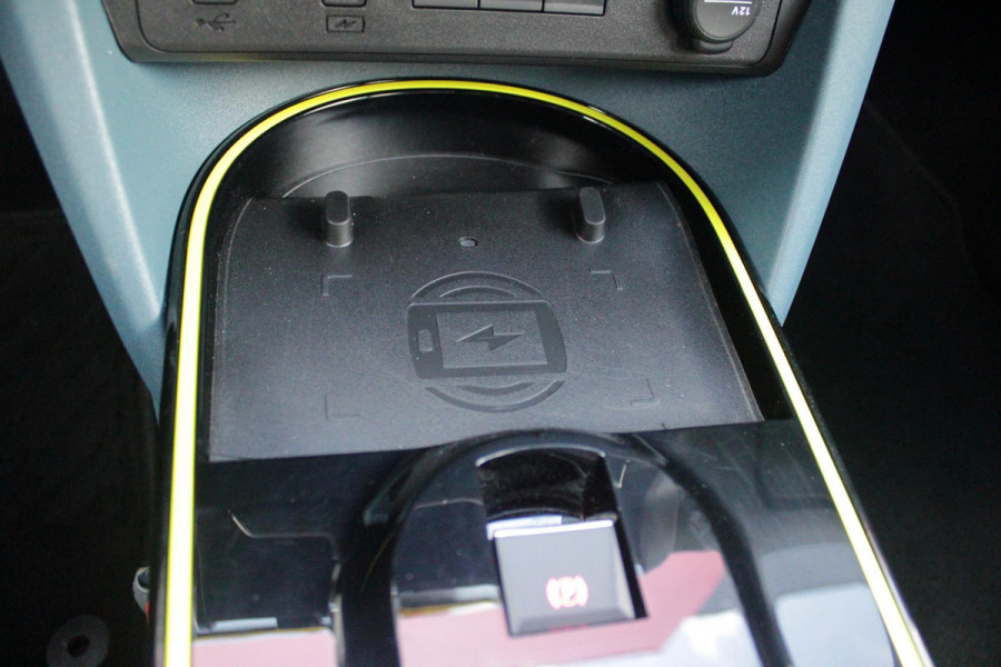 Fiat Grande Panda 1.2 110PK Hybrid LA PRIMA | WINTERPACK: STOEL/STUUR/VOORRUIT VERWARMING | DRAADLOZE APPLE CARPLAY/ANDROID AUTO | NAVIGATIE | ACHTERUITRIJCAMERA | PARKEERSENSOREN VOOR + ACHTER | DRAADLOZE TELEFOONLADER | LED KOPLAMPEN | CLIMATE CONTROL | 17" LICHTMETALEN VELGEN | PRIVACY GLASS | ACHTERSPOILER | CRUISE CONTROL |