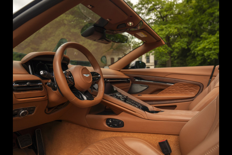 Aston Martin DB12 Volante 4.0 V8 | Bowers & Wilkins