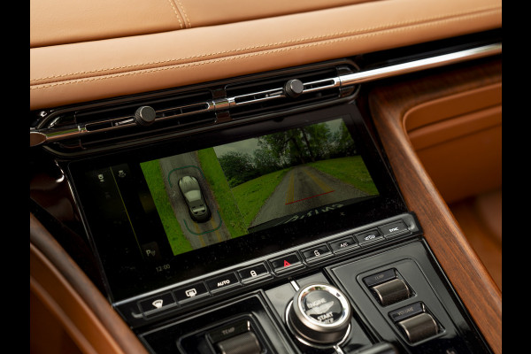 Aston Martin DB12 Volante 4.0 V8 | Bowers & Wilkins