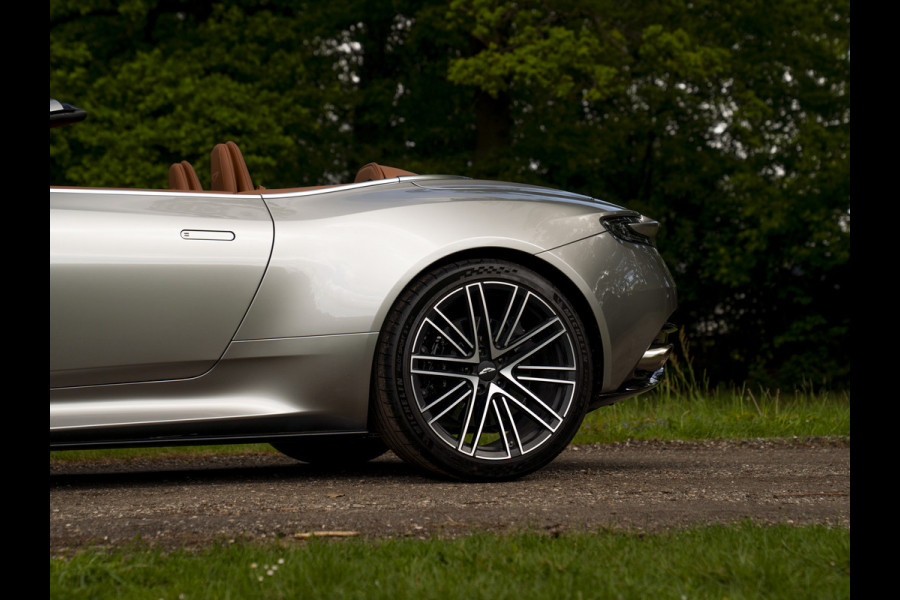 Aston Martin DB12 Volante 4.0 V8 | Bowers & Wilkins