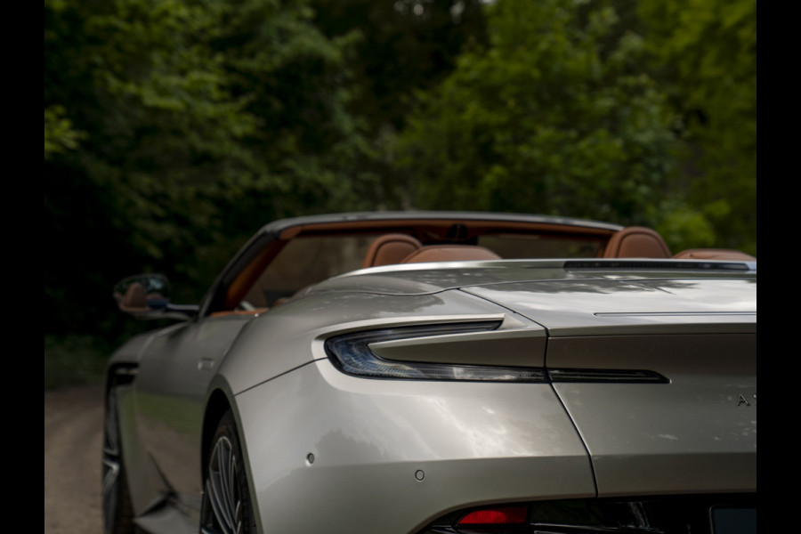 Aston Martin DB12 Volante 4.0 V8 | Bowers & Wilkins