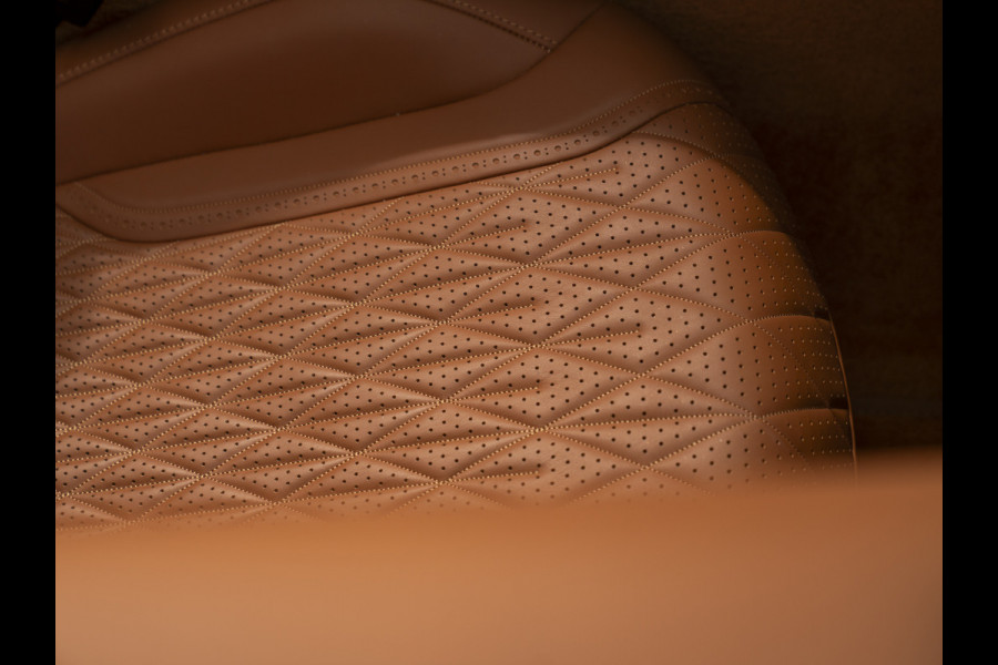 Aston Martin DB12 Volante 4.0 V8 | Bowers & Wilkins