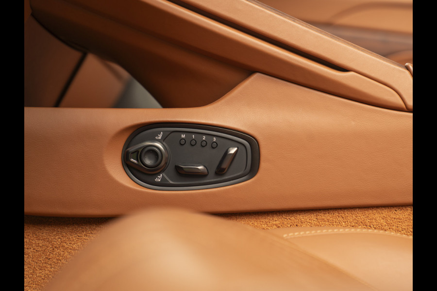 Aston Martin DB12 Volante 4.0 V8 | Bowers & Wilkins