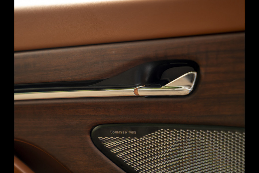 Aston Martin DB12 Volante 4.0 V8 | Bowers & Wilkins