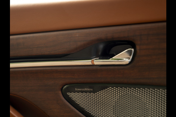 Aston Martin DB12 Volante 4.0 V8 | Bowers & Wilkins