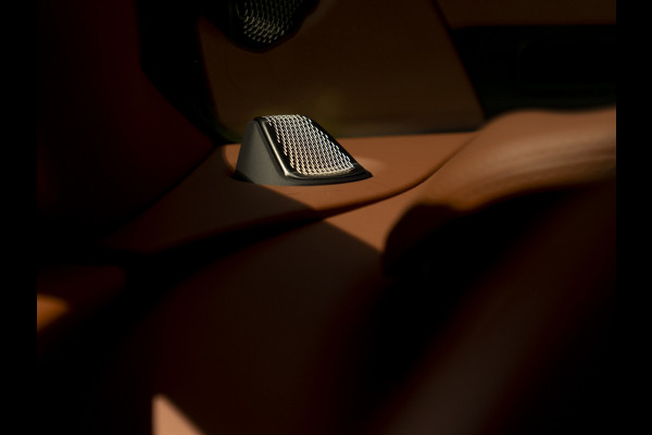 Aston Martin DB12 Volante 4.0 V8 | Bowers & Wilkins