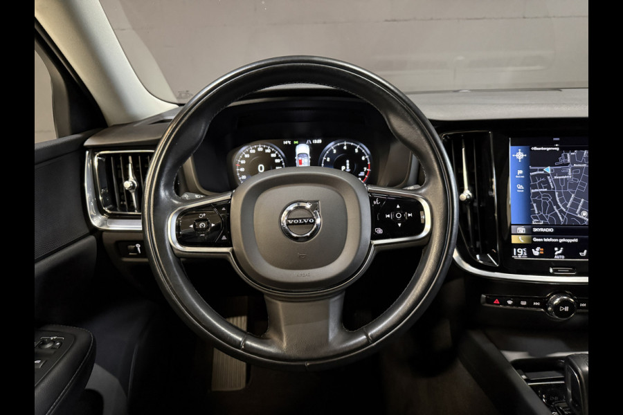 Volvo V60 2.0 B4 Inscription | Elektr. trekhaak | Camera | Stoel/stuurverwarming | Dealer onderhouden