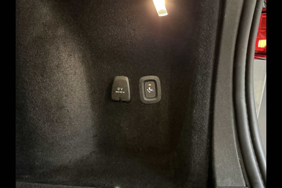 Volvo V60 2.0 B4 Inscription | Elektr. trekhaak | Camera | Stoel/stuurverwarming | Dealer onderhouden