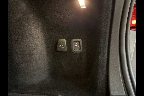 Volvo V60 2.0 B4 Inscription | Elektr. trekhaak | Camera | Stoel/stuurverwarming | Dealer onderhouden