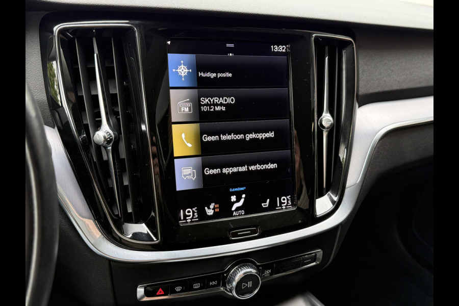 Volvo V60 2.0 B4 Inscription | Elektr. trekhaak | Camera | Stoel/stuurverwarming | Dealer onderhouden