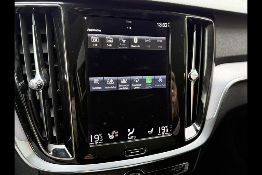 Volvo V60 2.0 B4 Inscription | Elektr. trekhaak | Camera | Stoel/stuurverwarming | Dealer onderhouden