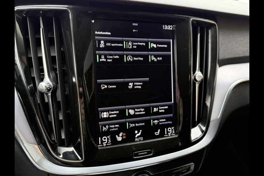 Volvo V60 2.0 B4 Inscription | Elektr. trekhaak | Camera | Stoel/stuurverwarming | Dealer onderhouden