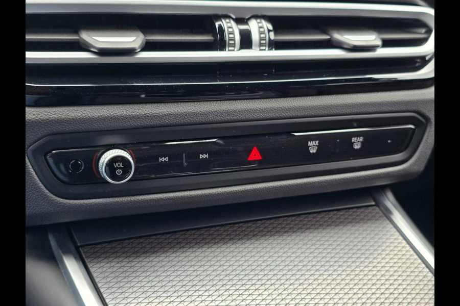 BMW 3 Serie Touring 330e M-Sport Premium Select|Panoramadak|Headup|Memorystoelen|Camera|Carplay|Cruise|Sfeerverlichting
