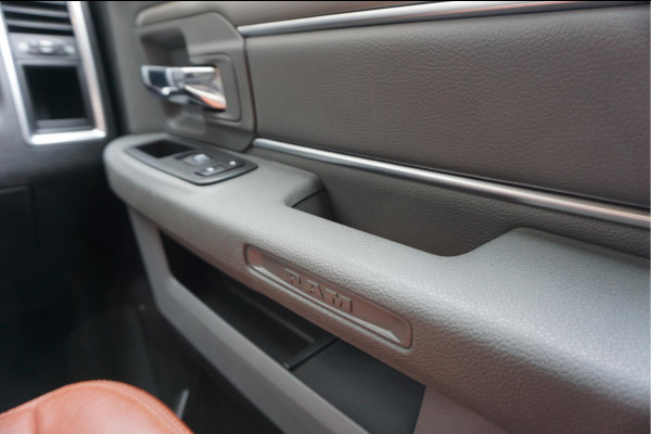Dodge Ram 1500 5.7 V8 HEMI 4WD | BLACK OPTIC | Classic | 300L LPG | APPLE CARPLAY | Stoel- stuurverwarming | Navigatie | Pano-dak |