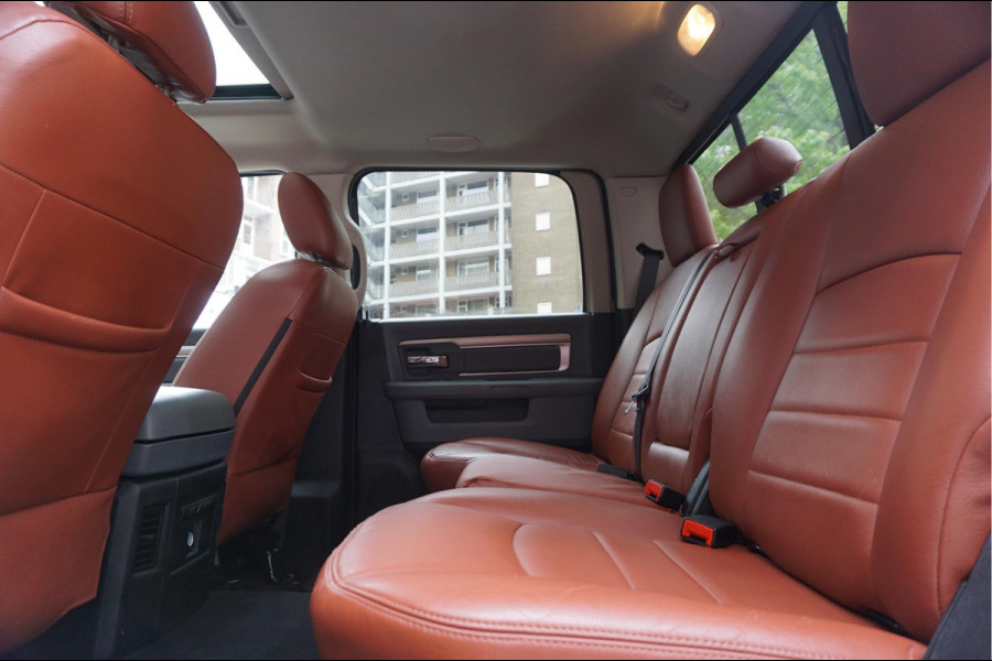 Dodge Ram 1500 5.7 V8 HEMI 4WD | BLACK OPTIC | Classic | 300L LPG | APPLE CARPLAY | Stoel- stuurverwarming | Navigatie | Pano-dak |