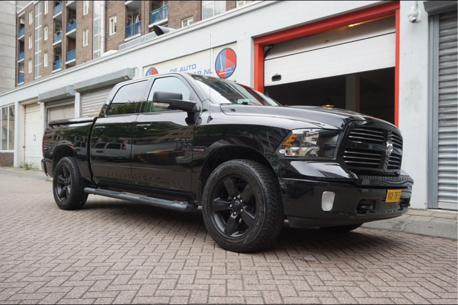 Dodge Ram 1500 5.7 V8 HEMI 4WD | BLACK OPTIC | Classic | 300L LPG | APPLE CARPLAY | Stoel- stuurverwarming | Navigatie | Pano-dak |