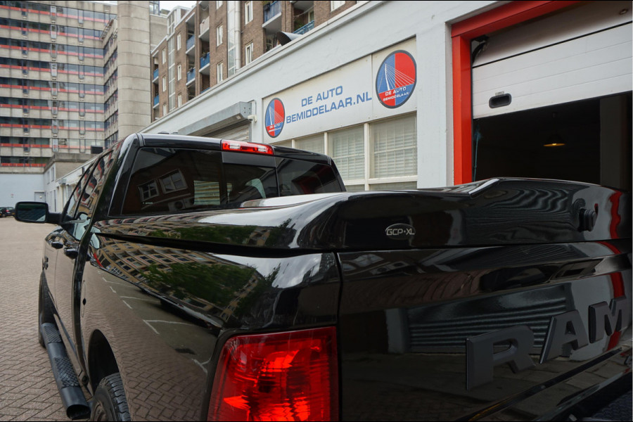 Dodge Ram 1500 5.7 V8 HEMI 4WD | BLACK OPTIC | Classic | 300L LPG | APPLE CARPLAY | Stoel- stuurverwarming | Navigatie | Pano-dak |