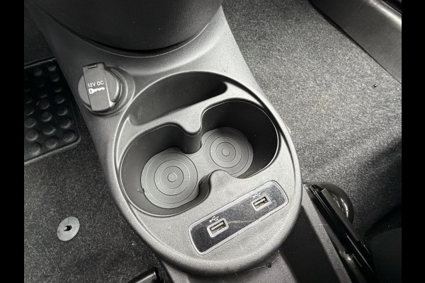 Fiat 500 1.0 Hybrid Dolcevita | PDC achter | Apple carplay/Android Auto | Cruise control | DAB+ | Airco automatisch