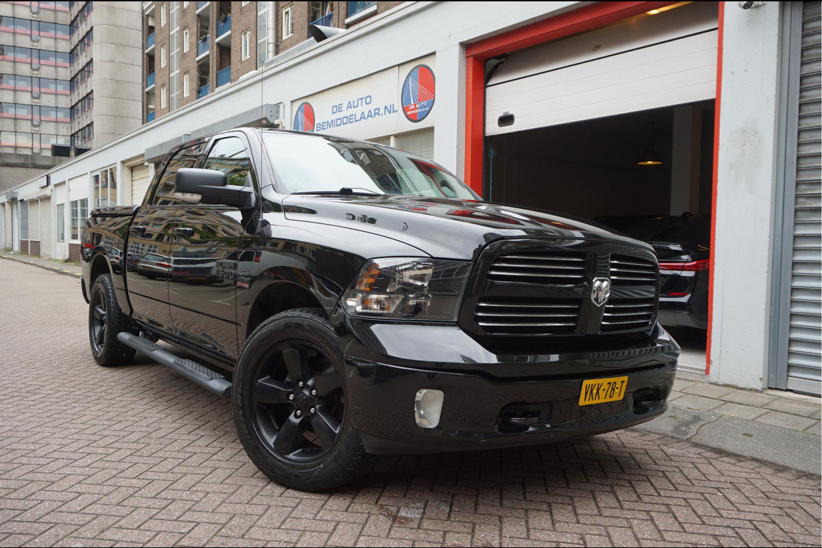 Dodge Ram 1500 5.7 V8 HEMI 4WD | BLACK OPTIC | Classic | 300L LPG | APPLE CARPLAY | Stoel- stuurverwarming | Navigatie | Pano-dak |