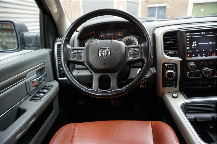 Dodge Ram 1500 5.7 V8 HEMI 4WD | BLACK OPTIC | Classic | 300L LPG | APPLE CARPLAY | Stoel- stuurverwarming | Navigatie | Pano-dak |