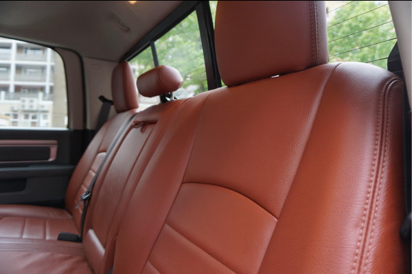 Dodge Ram 1500 5.7 V8 HEMI 4WD | BLACK OPTIC | Classic | 300L LPG | APPLE CARPLAY | Stoel- stuurverwarming | Navigatie | Pano-dak |