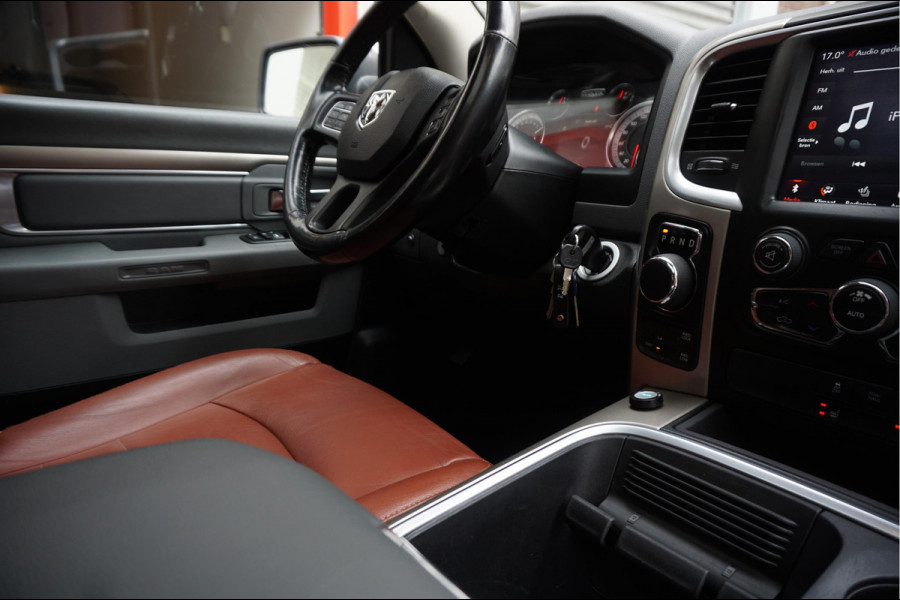 Dodge Ram 1500 5.7 V8 HEMI 4WD | BLACK OPTIC | Classic | 300L LPG | APPLE CARPLAY | Stoel- stuurverwarming | Navigatie | Pano-dak |