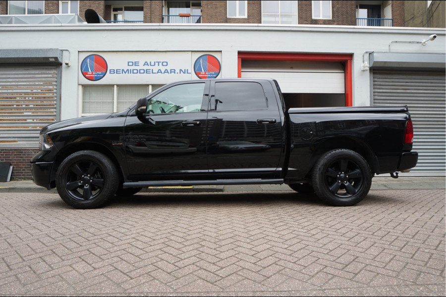 Dodge Ram 1500 5.7 V8 HEMI 4WD | BLACK OPTIC | Classic | 300L LPG | APPLE CARPLAY | Stoel- stuurverwarming | Navigatie | Pano-dak |