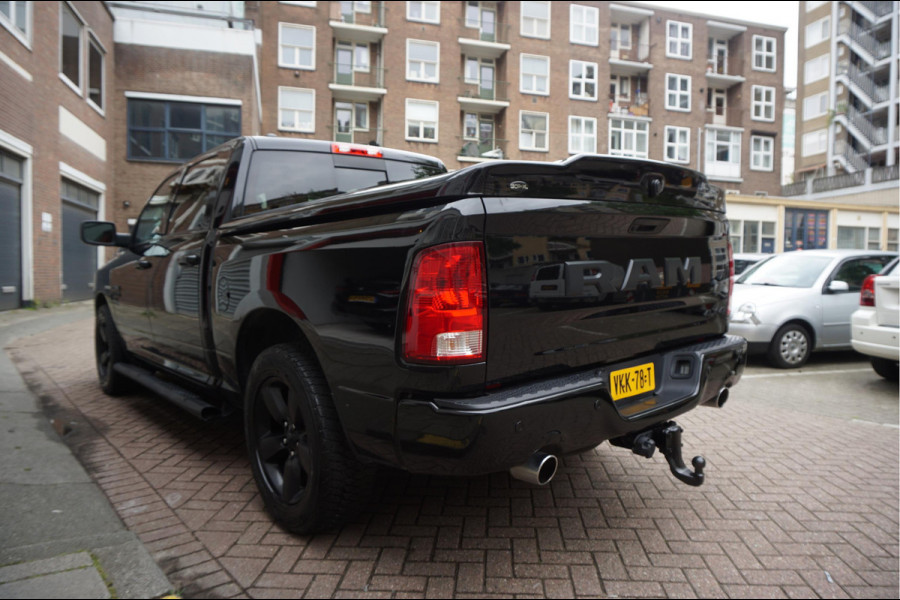 Dodge Ram 1500 5.7 V8 HEMI 4WD | BLACK OPTIC | Classic | 300L LPG | APPLE CARPLAY | Stoel- stuurverwarming | Navigatie | Pano-dak |