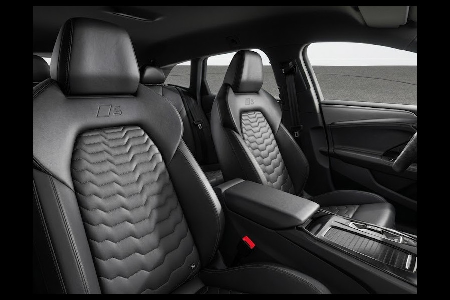 Audi A6 Sportback e-tron S edition e-tron 83 kWh 286 pk | Techniekpakket plus | Stoelventilatie/verwarming voor | Winterpakket | Trekhaak |
