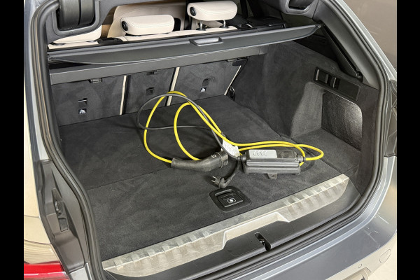 BMW 3 Serie Touring 330e | M-pakket | Lederen sportstoelen | Harman/Kardon | Sfeerverlichting | Full LED