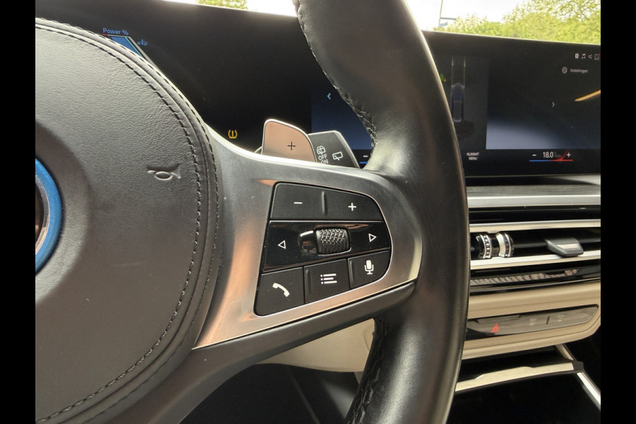 BMW 3 Serie Touring 330e | M-pakket | Lederen sportstoelen | Harman/Kardon | Sfeerverlichting | Full LED