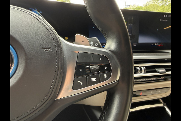 BMW 3 Serie Touring 330e | M-pakket | Lederen sportstoelen | Harman/Kardon | Sfeerverlichting | Full LED