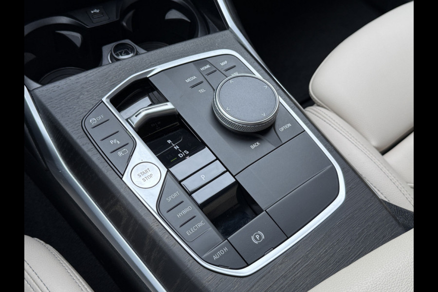BMW 3 Serie Touring 330e | M-pakket | Lederen sportstoelen | Harman/Kardon | Sfeerverlichting | Full LED