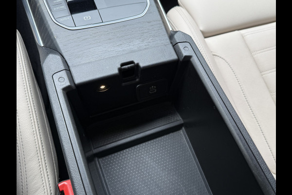 BMW 3 Serie Touring 330e | M-pakket | Lederen sportstoelen | Harman/Kardon | Sfeerverlichting | Full LED