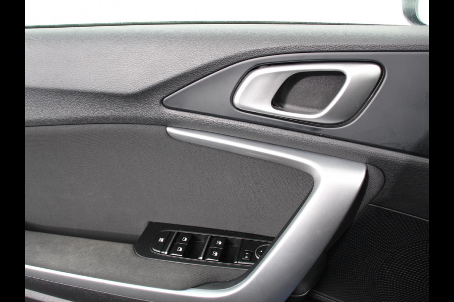 Kia Ceed Sportswagon 1.0 T-GDi DynamicLine Navigatie Apple Carplay/Android auto Climate control Adaptieve Cruise control LED Achteruitrijcamera Stuurverwarming Stoelverwarming Apple Carplay/ Android Auto Lichtmetalen velgen Navigatie Radio