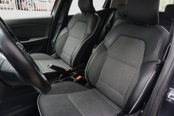 Renault Clio 1.0 TCe Intens/Half leer/Groot navigatie/Carplay/ Camera.