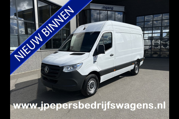 Mercedes-Benz eSprinter 320 L2 Pro 81kWh / Snel laden 115Kw / Trekhaak / MBUX / Navigatie / Camera / Cruise control / Airco / 270 Graden achterdeuren