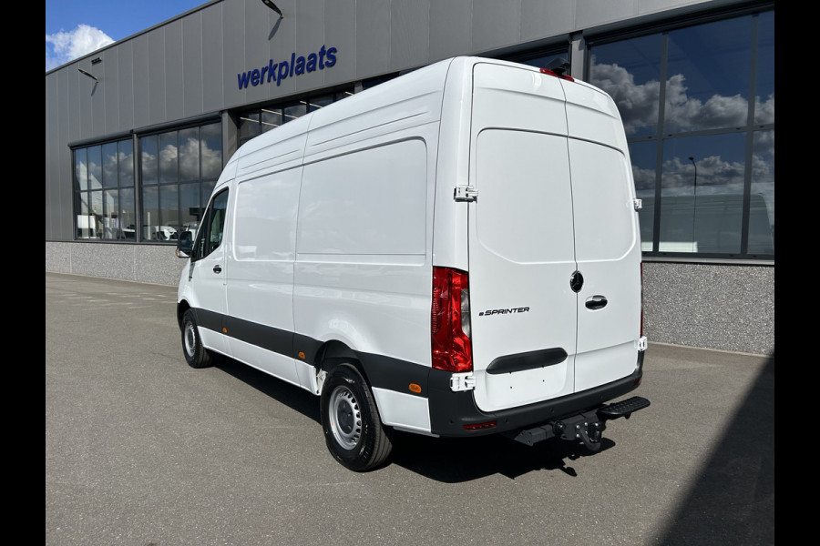Mercedes-Benz eSprinter 320 L2 Pro 81kWh / Snel laden 115Kw / Trekhaak / MBUX / Navigatie / Camera / Cruise control / Airco / 270 Graden achterdeuren