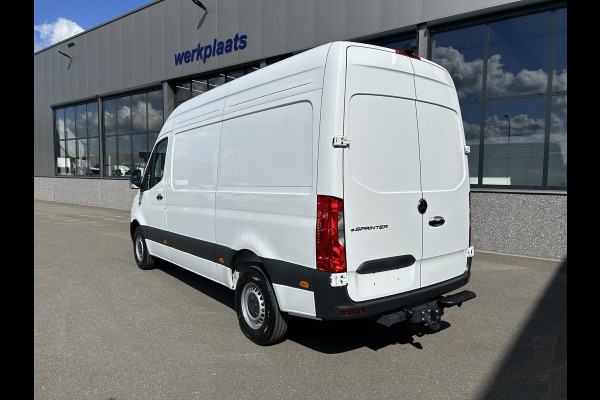Mercedes-Benz eSprinter 320 L2 Pro 81kWh / Snel laden 115Kw / Trekhaak / MBUX / Navigatie / Camera / Cruise control / Airco / 270 Graden achterdeuren