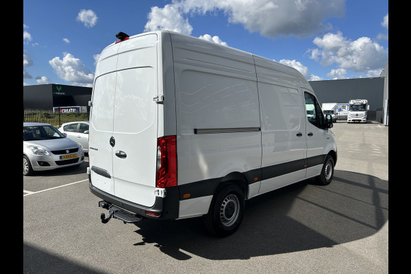 Mercedes-Benz eSprinter 320 L2 Pro 81kWh / Snel laden 115Kw / Trekhaak / MBUX / Navigatie / Camera / Cruise control / Airco / 270 Graden achterdeuren