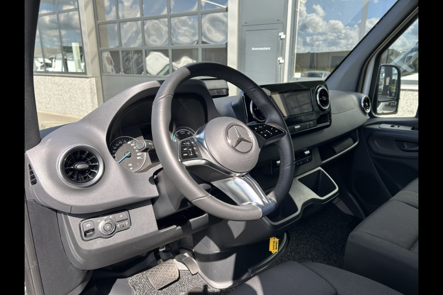 Mercedes-Benz eSprinter 320 L2 Pro 81kWh / Snel laden 115Kw / Trekhaak / MBUX / Navigatie / Camera / Cruise control / Airco / 270 Graden achterdeuren