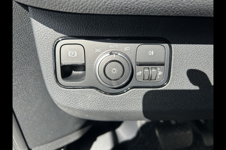 Mercedes-Benz eSprinter 320 L2 Pro 81kWh / Snel laden 115Kw / Trekhaak / MBUX / Navigatie / Camera / Cruise control / Airco / 270 Graden achterdeuren