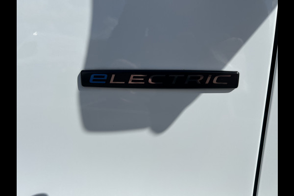 Mercedes-Benz eSprinter 320 L2 Pro 81kWh / Snel laden 115Kw / Trekhaak / MBUX / Navigatie / Camera / Cruise control / Airco / 270 Graden achterdeuren