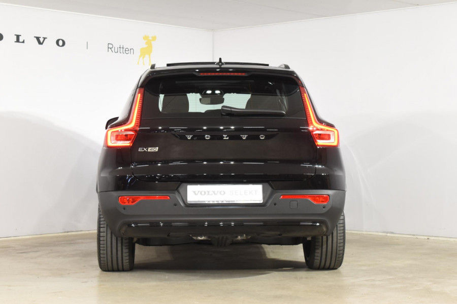 Volvo EX40 Single Motor Extended Range Ultra 82 kWh Navigatie / 360 Camera / 20'' velgen / Panorama schuif-kanteldak / Harman Kardon / Elektrisch verstelbare stoelen met geheugen / Stoelverwarming / Stuurverwarming
