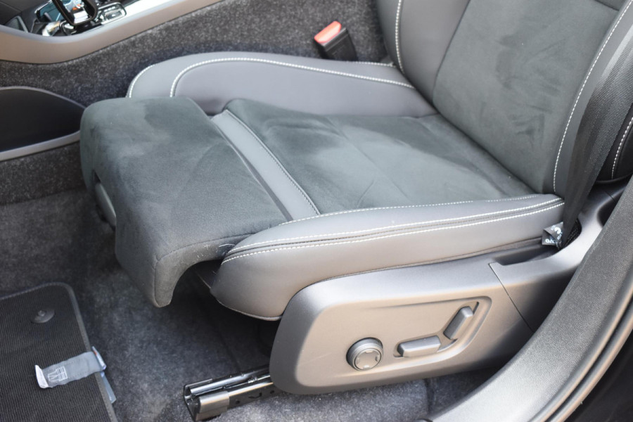 Volvo EX40 Single Motor Extended Range Ultra 82 kWh Navigatie / 360 Camera / 20'' velgen / Panorama schuif-kanteldak / Harman Kardon / Elektrisch verstelbare stoelen met geheugen / Stoelverwarming / Stuurverwarming