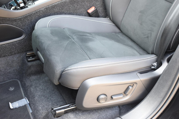 Volvo EX40 Single Motor Extended Range Ultra 82 kWh Navigatie / 360 Camera / 20'' velgen / Panorama schuif-kanteldak / Harman Kardon / Elektrisch verstelbare stoelen met geheugen / Stoelverwarming / Stuurverwarming
